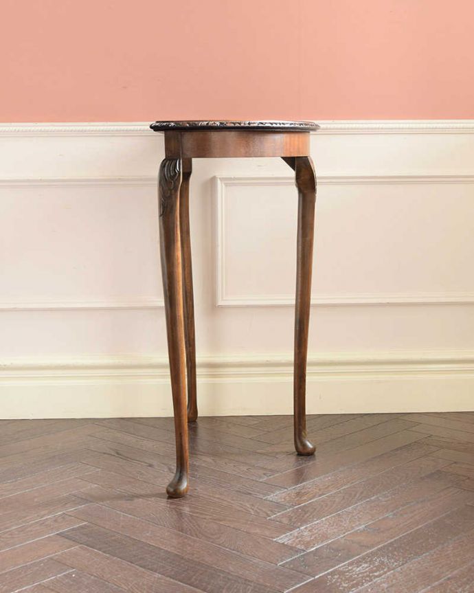 アンティークのテーブル　アンティーク家具　英国のアンティーク家具、装飾の美しい半月型のコンソールテーブル（ガラス天板）。グルッと180度。(k-2431-f)
