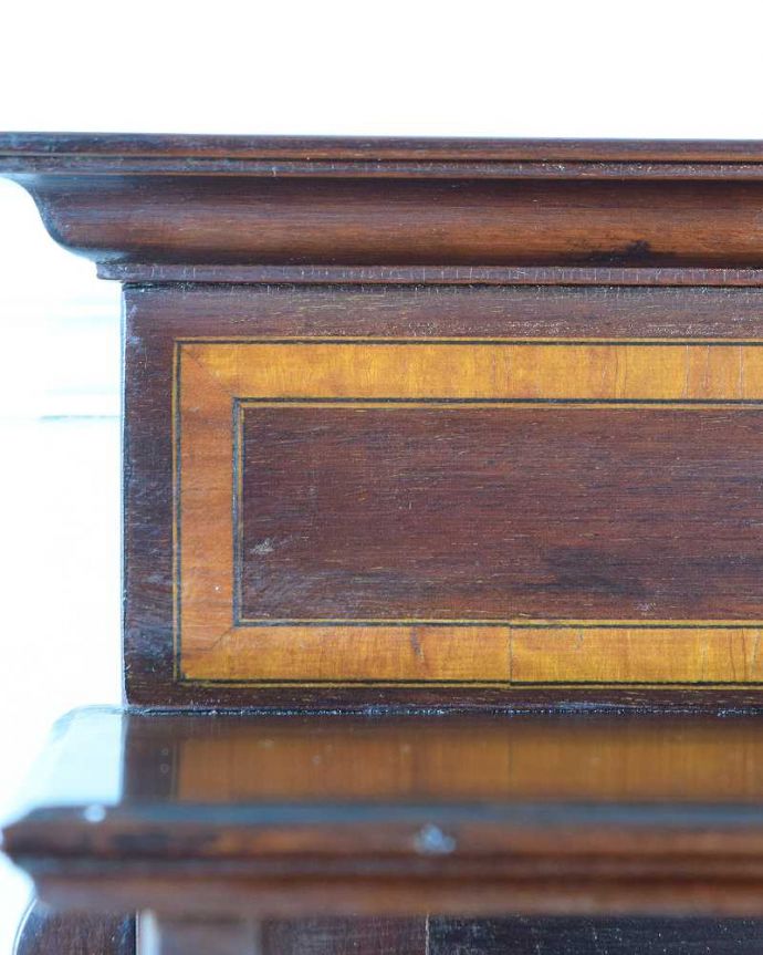 アンティークのチェスト　アンティーク家具　収納がたっぷり出来る象嵌が美しい英国アンティークのマホガニーチェスト。職人技が光っています。(k-2436-f)