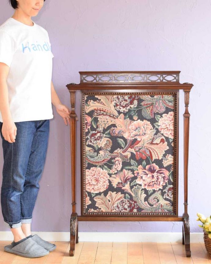 めずらしい家具 アンティーク家具 イギリスで見つけた豪華なアンティークファイヤースクリーン 。暖炉の前で使われていためずらしいアンティークヨーロッパの寒い冬を乗り切るため必ずお家にあった暖炉。(k-2439-f)