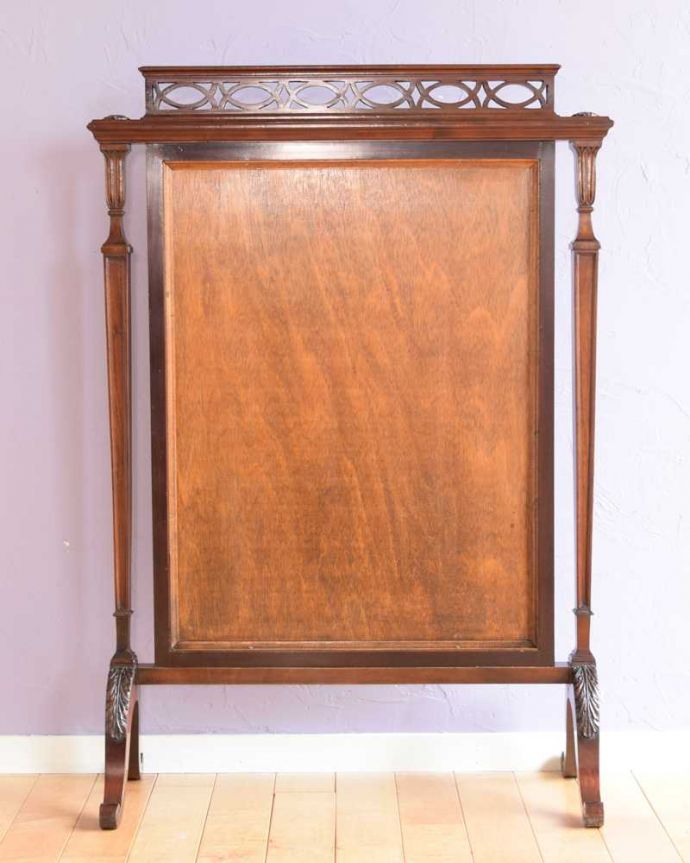 めずらしい家具 アンティーク家具 イギリスで見つけた豪華なアンティークファイヤースクリーン 。後ろ姿にも自信があります。(k-2439-f)