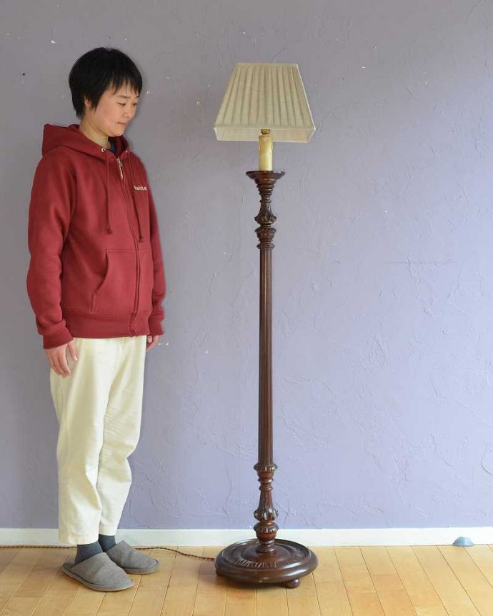 スタンドライト　照明・ライティング　英国で見つけたスタンド照明、アンティークのフロアランプ（Ｂ22シャンデリア球付）。。(k-2442-f)