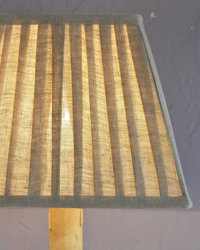 スタンドライト　照明・ライティング　英国で見つけたスタンド照明、アンティークのフロアランプ（Ｂ22シャンデリア球付）。。(k-2442-f)