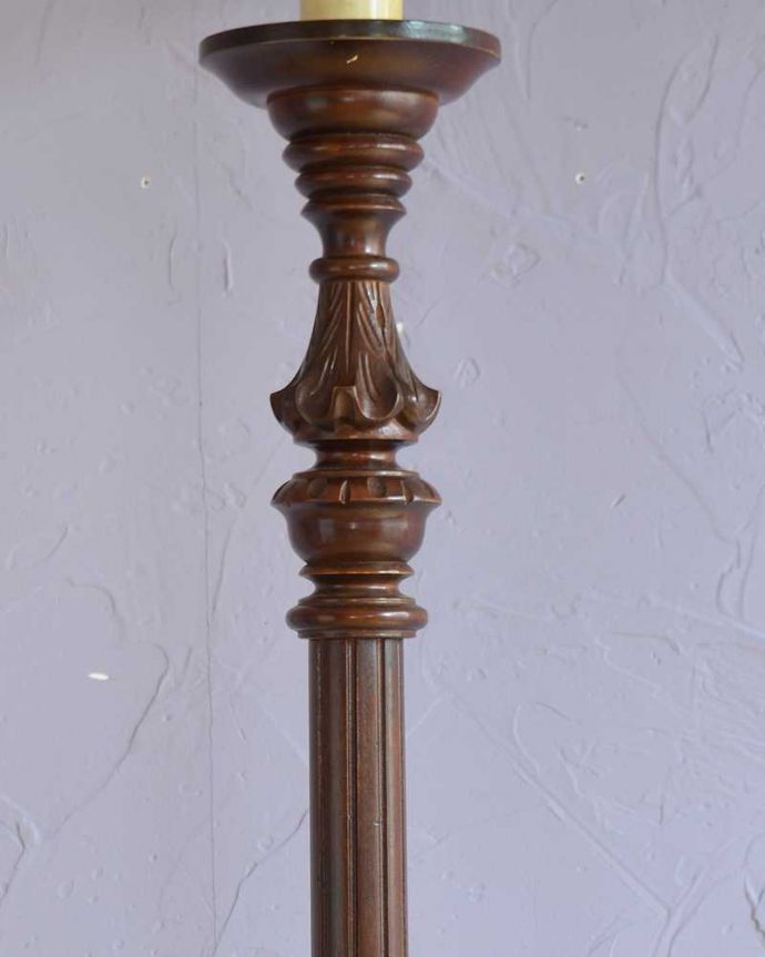 スタンドライト　照明・ライティング　英国で見つけたスタンド照明、アンティークのフロアランプ（Ｂ22シャンデリア球付）。。(k-2442-f)