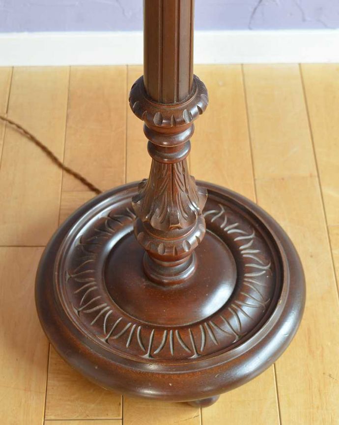 スタンドライト　照明・ライティング　英国で見つけたスタンド照明、アンティークのフロアランプ（Ｂ22シャンデリア球付）。。(k-2442-f)