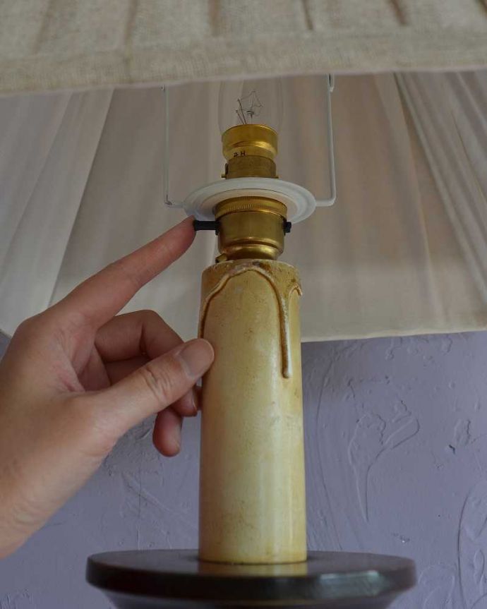 スタンドライト　照明・ライティング　英国で見つけたスタンド照明、アンティークのフロアランプ（Ｂ22シャンデリア球付）。。(k-2442-f)