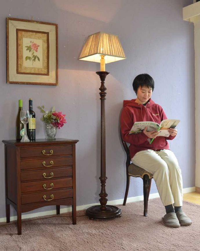 スタンドライト　照明・ライティング　英国で見つけたスタンド照明、アンティークのフロアランプ（Ｂ22シャンデリア球付）。。(k-2442-f)