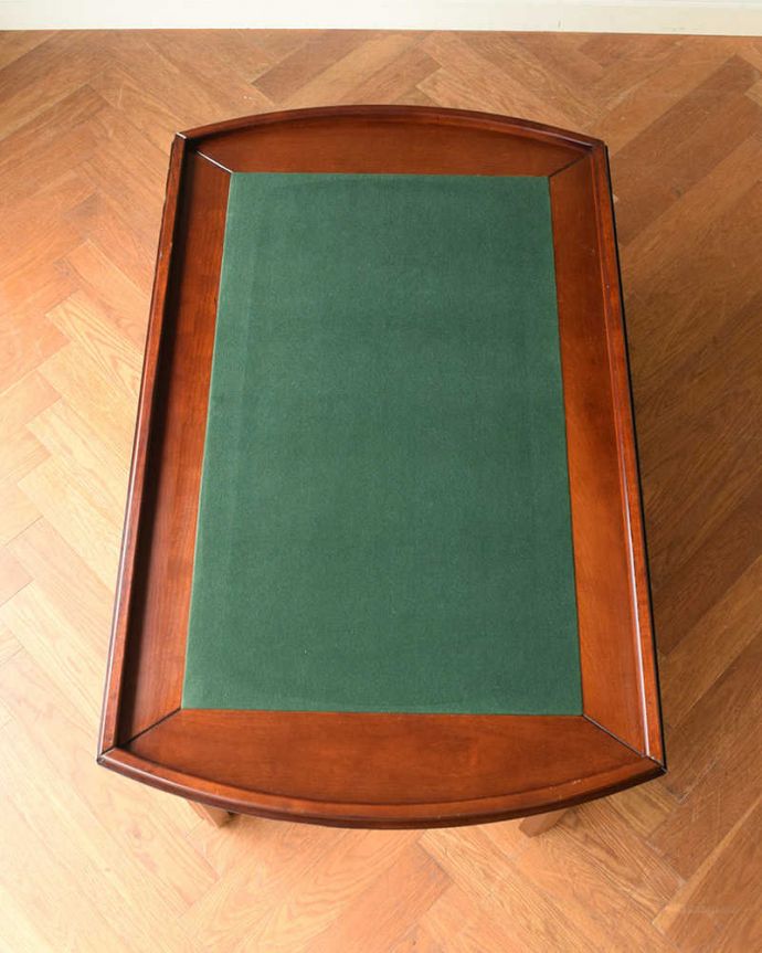 アンティークのテーブル　アンティーク家具　英国で出会っためずらしい家具、アンティークの遊べちゃうフットボールテーブル。天板をひっくり返すと上に乗ってる天板を返すとグリーンの生地が張られています。(k-2447-f)