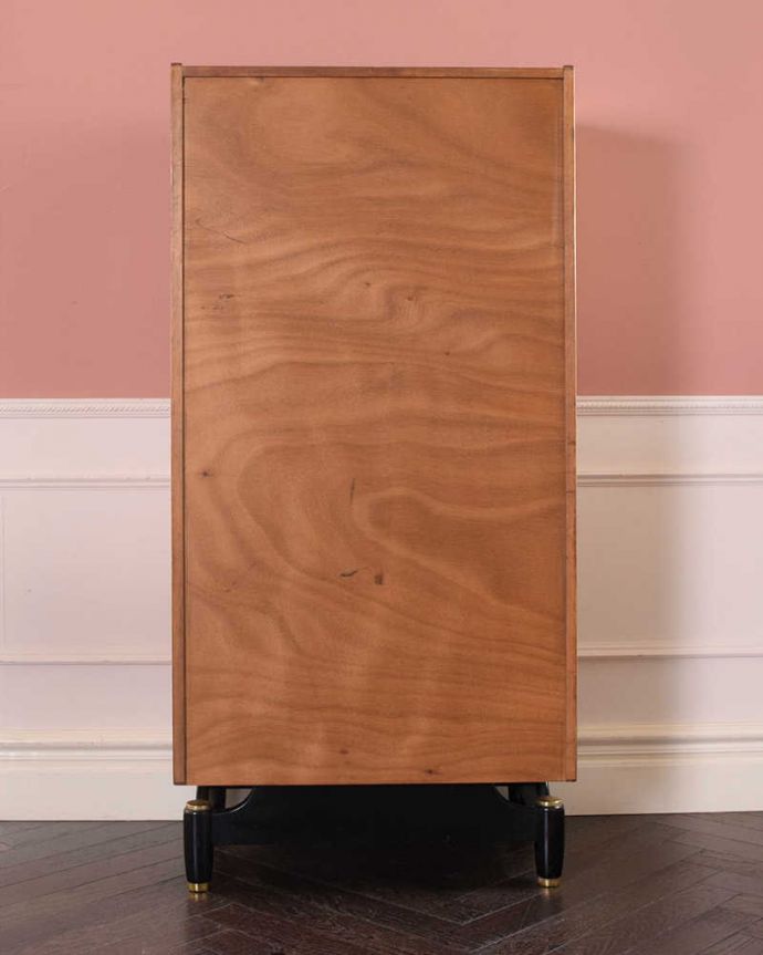 G-PLAN(Gプラン) アンティーク家具 英国ヴィンテージ家具、G-PLANのサニーオーク&チャイニーズホワイトチェスト。修復してあるので後ろ姿もキレイです。(k-2448-f)