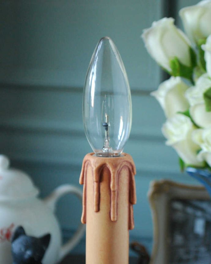 スタンドライト　照明・ライティング　イギリスから到着したアンティークの真鍮製テーブルランプ(E17シャンデリア球付き)。しっかりオーバーホウルをしたので、ご安心下さい。(k-2467-z)