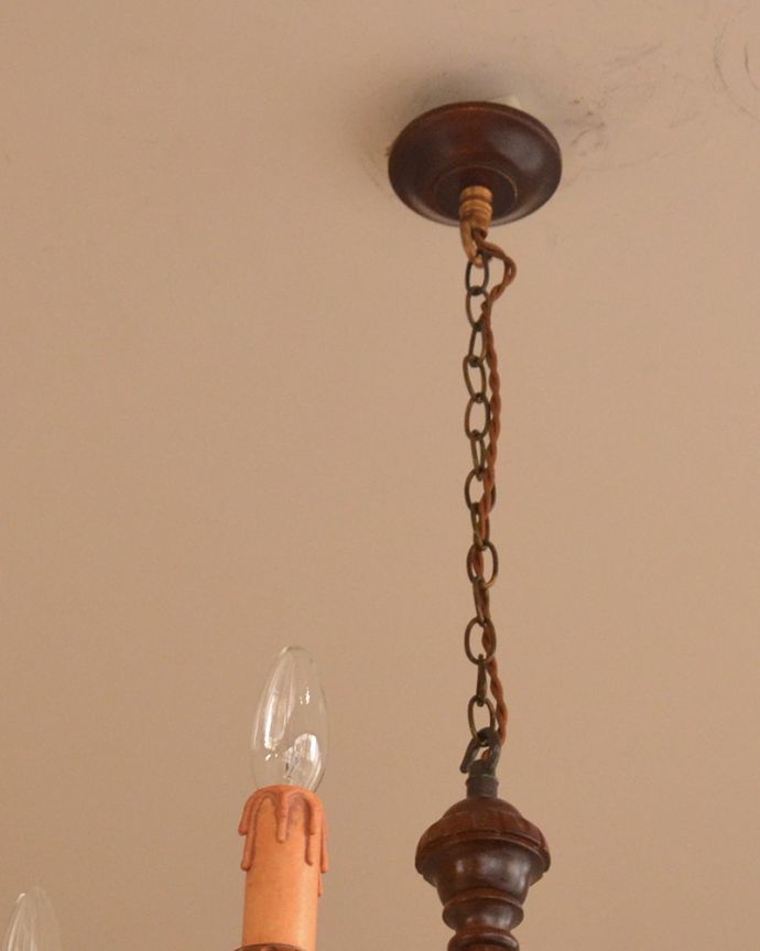 シャンデリア　照明・ライティング　英国アンティークの照明、素敵な木製シャンデリア（5灯）（Ｅ17シャンデリア球付）。。(k-2504-z)