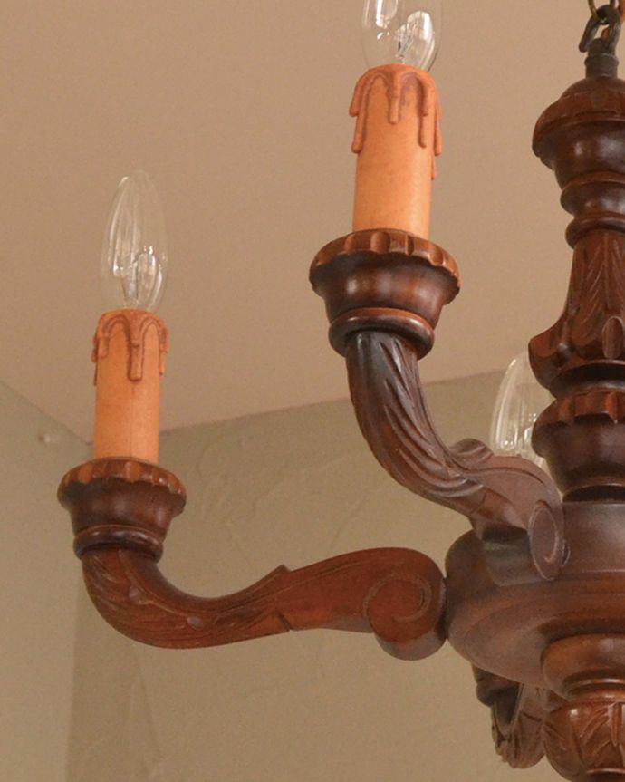 シャンデリア　照明・ライティング　英国アンティークの照明、素敵な木製シャンデリア（5灯）（Ｅ17シャンデリア球付）。。(k-2504-z)