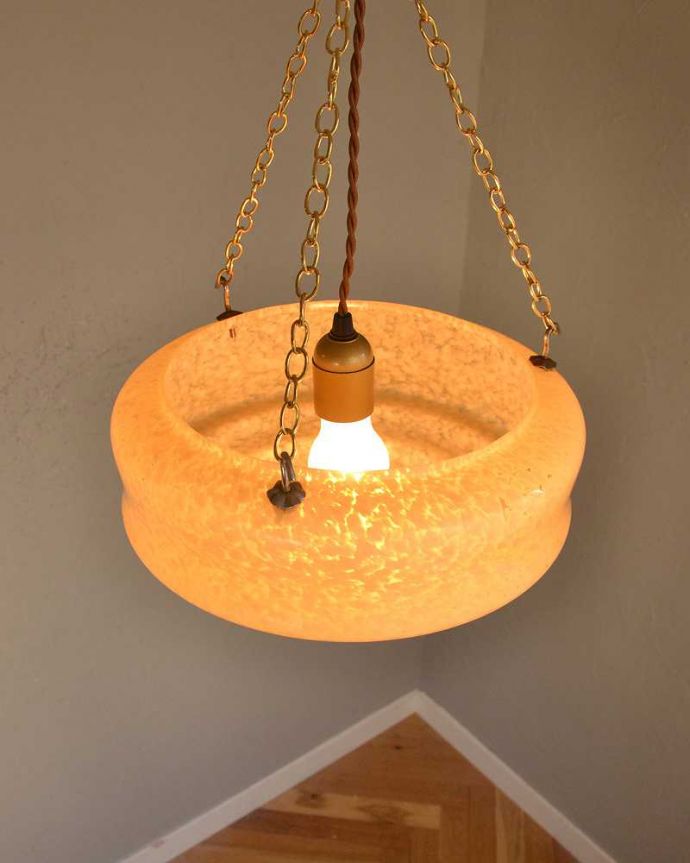 シャンデリア　照明・ライティング　イギリスから届いたアンティーク照明、マーブル模様がキレイなハンギングボウル（Ｅ26球付） 。。(k-2514-z)