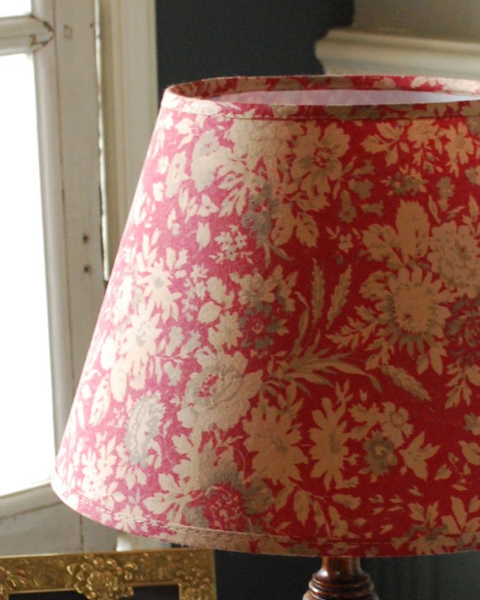 スタンドライト　照明・ライティング　英国インテリアのアンティーク照明、大人の花柄がオシャレなテーブルランプ。。(k-2518-z)