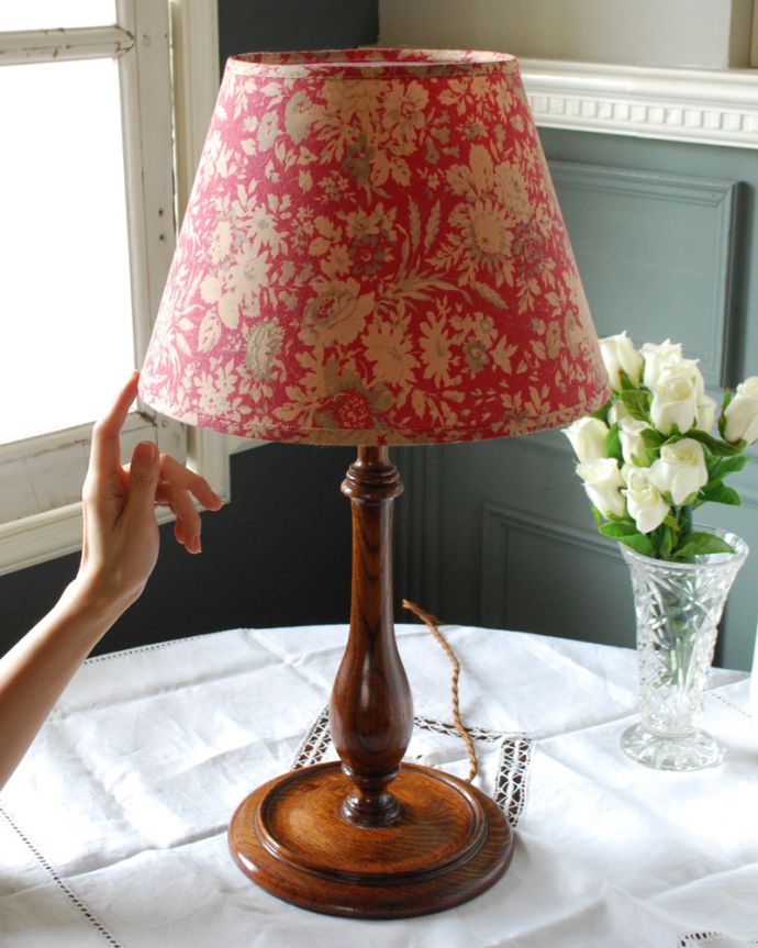 スタンドライト　照明・ライティング　英国インテリアのアンティーク照明、大人の花柄がオシャレなテーブルランプ。。(k-2518-z)