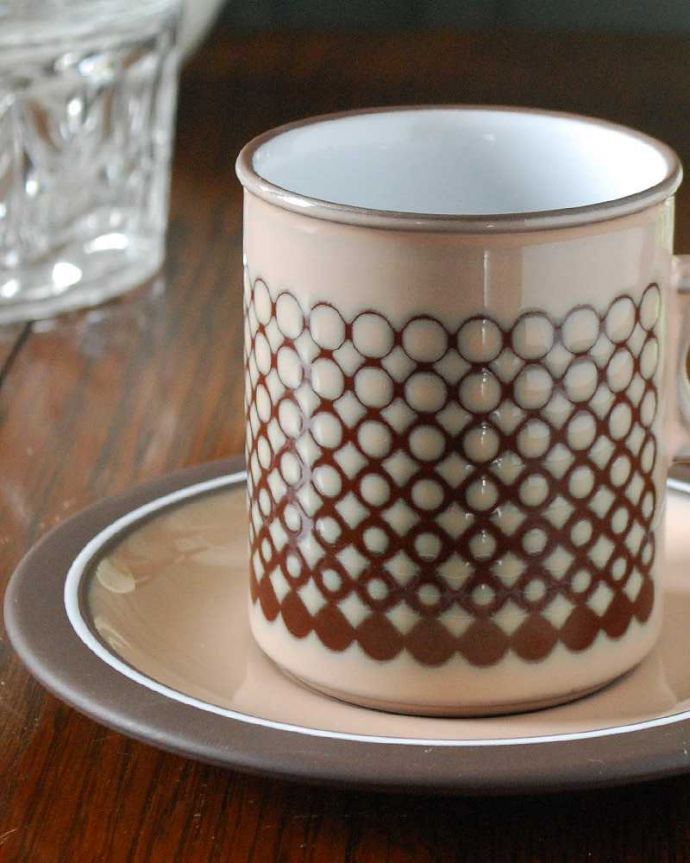 Hornsea（ホーンジー）　アンティーク雑貨　ホーンジー社、HORNSEA CORAL 「コーラル」シリーズ、カップ＆ソーサー。ほんの少ししか作られなかったレアなデザイン「CORAL(コーラル」と名前の付けられたデザインは、名前のような珊瑚色とブラウンの組み合わせがとっても可愛いデザイン。(k-2528-z)