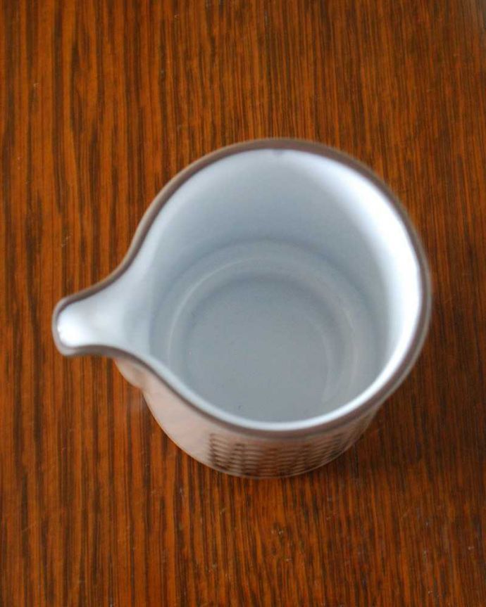 Hornsea(ホーンジー) アンティーク雑貨 ホーンジー社、HORNSEA CORAL 「コーラル」シリーズのミルクジャグ。上から見るとこんな感じです状態のいいものだけを選んでいますが、アンティークなのでキズや欠けがある場合があります。(k-2530-z)