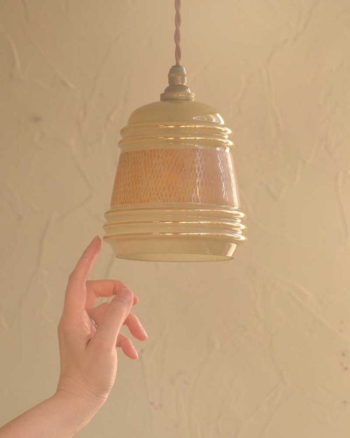 ペンダントライト　照明・ライティング　灯りをつけると浮かぶ模様がオシャレなアンティークペンダントライトコード・シャンデリア電球・ギャラリーなし）。。(k-2532-z)