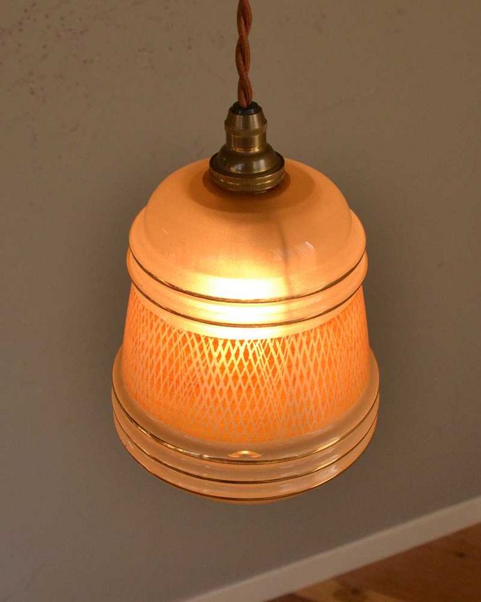 ペンダントライト　照明・ライティング　灯りをつけると浮かぶ模様がオシャレなアンティークペンダントライトコード・シャンデリア電球・ギャラリーなし）。。(k-2532-z)