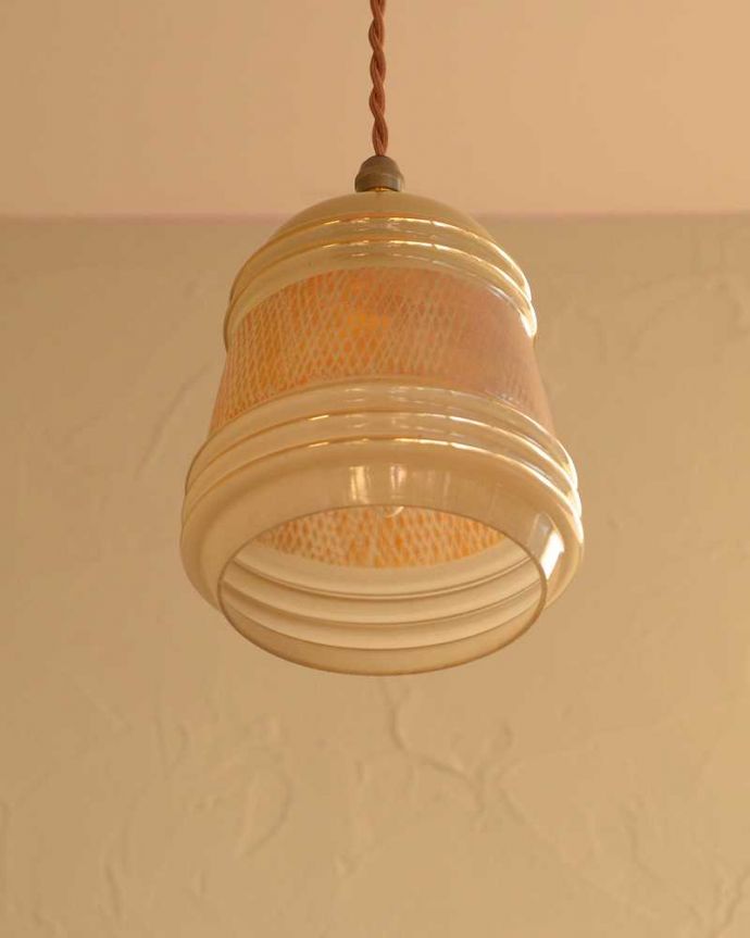 ペンダントライト　照明・ライティング　灯りをつけると浮かぶ模様がオシャレなアンティークペンダントライトコード・シャンデリア電球・ギャラリーなし）。。(k-2532-z)