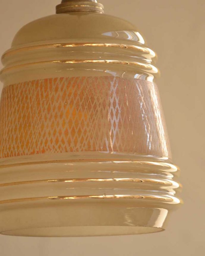 ペンダントライト　照明・ライティング　灯りをつけると浮かぶ模様がオシャレなアンティークペンダントライトコード・シャンデリア電球・ギャラリーなし）。。(k-2532-z)