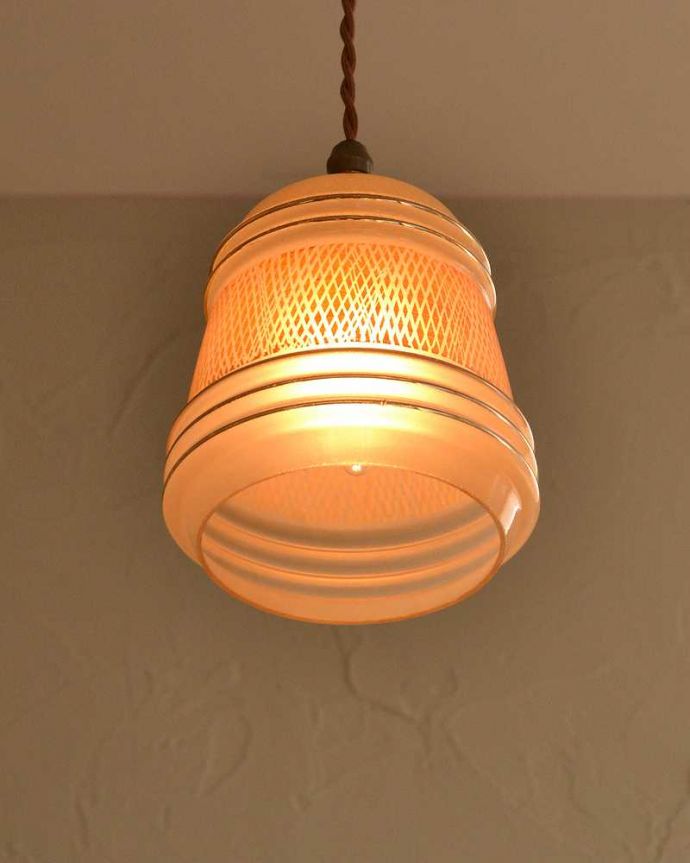 ペンダントライト　照明・ライティング　灯りをつけると浮かぶ模様がオシャレなアンティークペンダントライトコード・シャンデリア電球・ギャラリーなし）。。(k-2532-z)