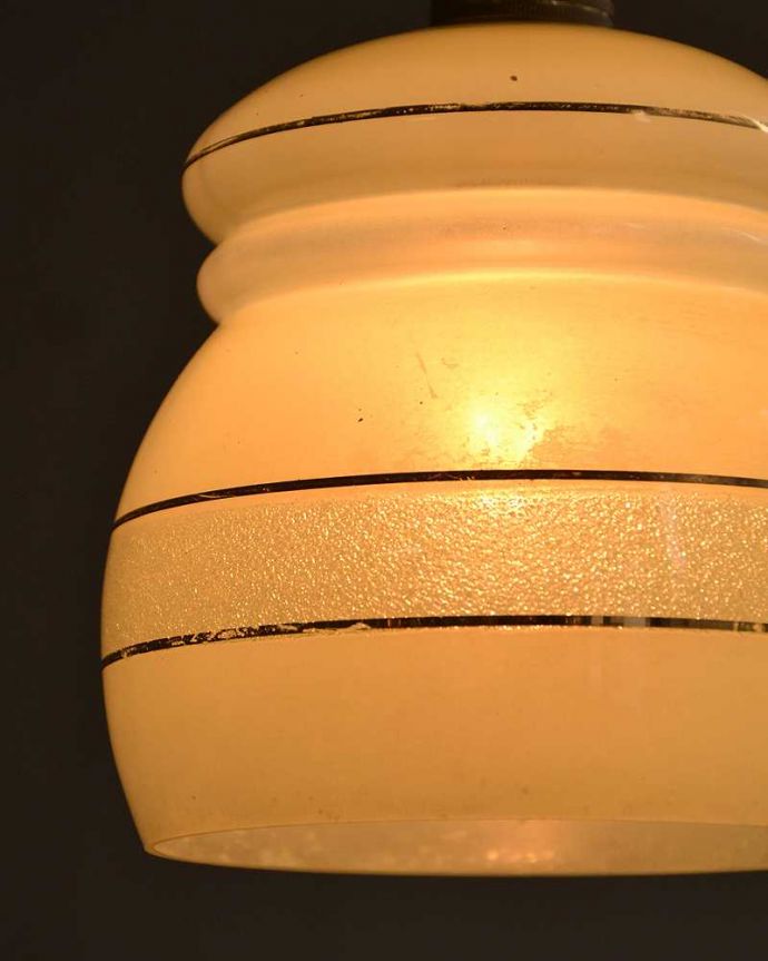 ペンダントライト　照明・ライティング　ゴールドラインがアクセント、ガラスのアンティークシェードペンダントライト（コード・シャンデリア電球・ギャラリーな。。(k-2533-z)