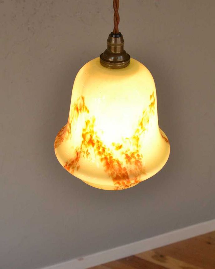 ペンダントライト　照明・ライティング　ゆらゆらと揺らぐ模様が素敵なアンティークペンダントライト(コード・シャンデア電球・ギャラリーなし)。。(k-2535-z)