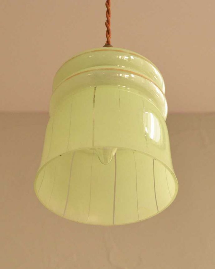ペンダントライト　照明・ライティング　イエローグリーンのアンティークガラスペンダントライト(コード・シャンデリア電球・ギャラリーなし)。。(k-2536-z)