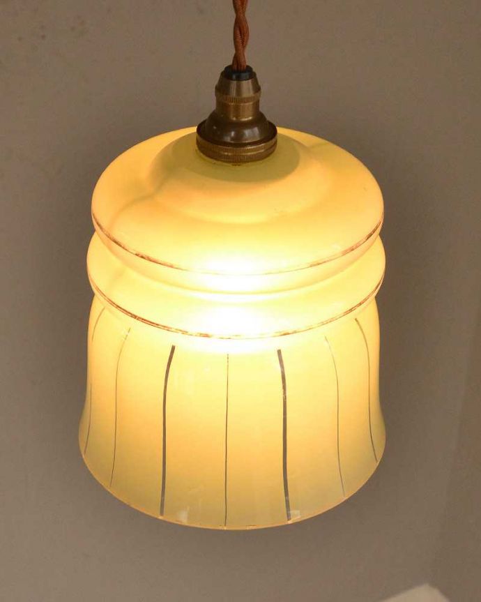 ペンダントライト　照明・ライティング　イエローグリーンのアンティークガラスペンダントライト(コード・シャンデリア電球・ギャラリーなし)。。(k-2536-z)
