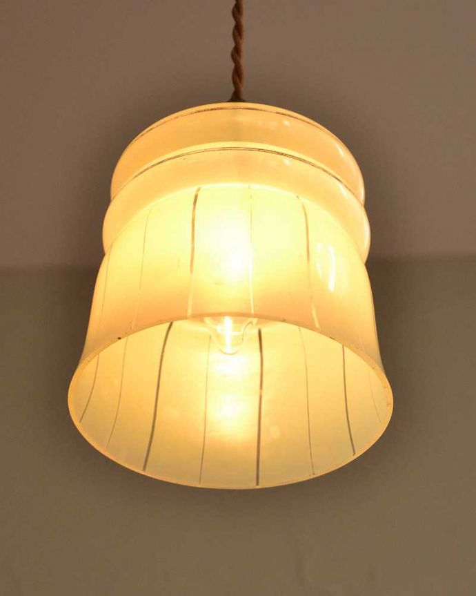 ペンダントライト　照明・ライティング　イエローグリーンのアンティークガラスペンダントライト(コード・シャンデリア電球・ギャラリーなし)。。(k-2536-z)