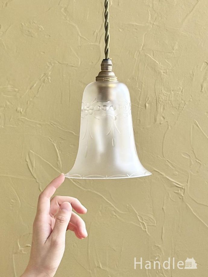 照明・ライティング お花の模様が浮かびあがるアンティークシェードペンダントライト(コード・シャンデリア電球・ギャラリーなし)。。(k-2545-z)