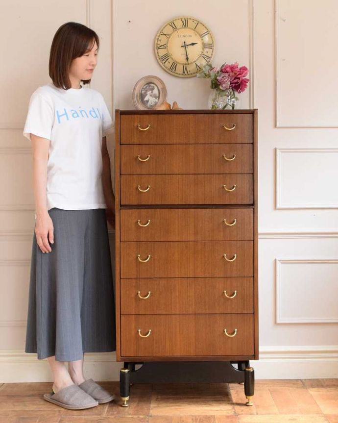 アンティーク家具 英国ヴィンテージ家具、かっこいいG-PLANのトラー＆ブラックのハイチェスト。スッキリとしたカッコよさが魅力北欧スタイルのチェストは、やっぱり見た目がカッコいい！シンプルなのでどんなお部屋にも似合います。(k-2553-f)