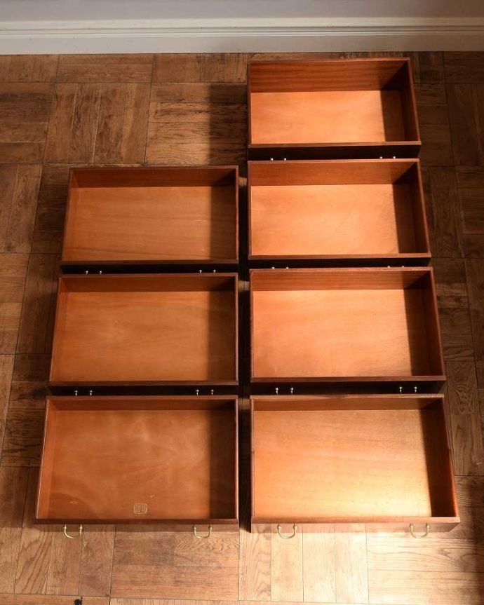 アンティーク家具 英国ヴィンテージ家具、かっこいいG-PLANのトラー＆ブラックのハイチェスト。引き出しの中もキレイに修復しました。(k-2553-f)