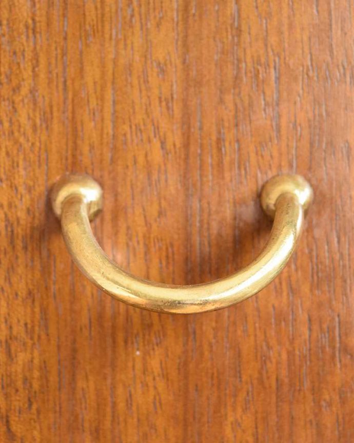 アンティーク家具 英国ヴィンテージ家具、かっこいいG-PLANのトラー＆ブラックのハイチェスト。カッコいい取っ手もデザインの一部デザインの一部になっているカッコいい取っ手。(k-2553-f)