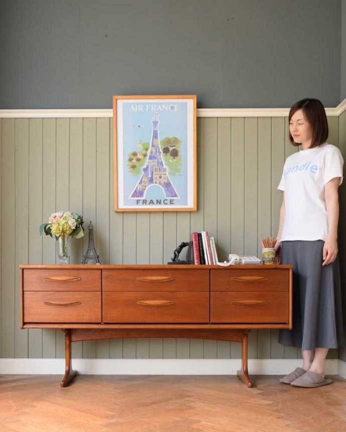 アンティーク家具 Austin Suite社製のヴィンテージ家具、6杯引き出しのサイドボードチェスト。スッキリとしたカッコよさが魅力北欧スタイルのチェストは、やっぱり見た目がカッコいい!シンプルなのでどんなお部屋にも似合います。(k-2554-f)