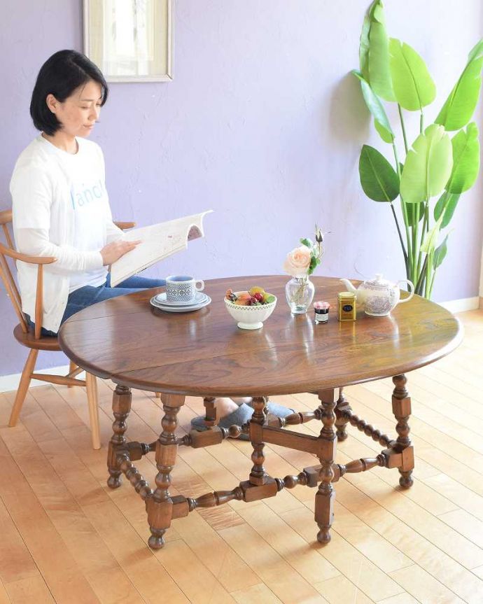 アーコールの家具 アンティーク家具 アーコールのアンティーク家具、伸張式のコーヒーテーブル(ゲートレッグテーブル) 。使い方に合わせて3通りで使えるコーヒーテーブルアンティーク家具の定番、ゲートレッグテーブルの背が低いタイプ。(k-2557-f)