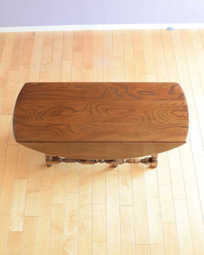 アーコールの家具 アンティーク家具 アーコールのアンティーク家具、伸張式のコーヒーテーブル(ゲートレッグテーブル) 。畳むとこんなにスリムなサイズリーフを閉じた状態のテーブルを上から見るとこんな感じ。(k-2557-f)