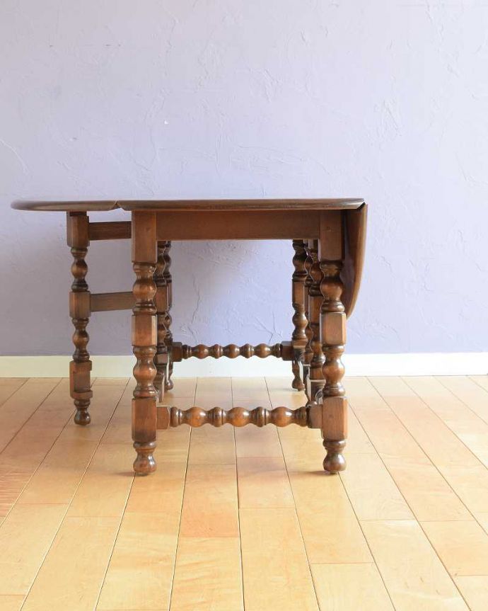 アーコールの家具 アンティーク家具 アーコールのアンティーク家具、伸張式のコーヒーテーブル(ゲートレッグテーブル) 。片方開くと・・・・片方のリーフを開くとこんな感じ。(k-2557-f)