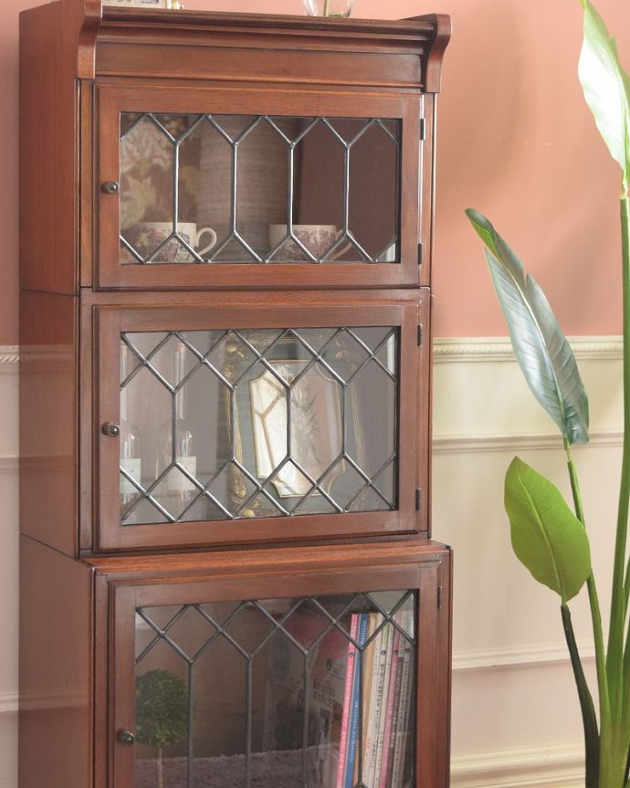 アンティーク家具 スマートな英国アンティーク家具、シンプルデザインのスタッキングブックケース。ガラス越しに中をのぞいてみると･･･こんなにおしゃれな家具が事務機器だったなんて考えられないくらい。(k-2558-f)