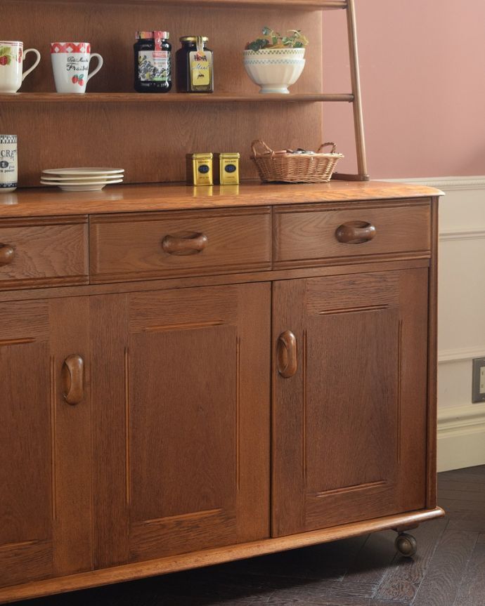 アンティークのキャビネット アンティーク家具 飾り棚、食器棚にも使えるウェルシュドレッサー(カップボード) 、アンティークの輸入家具。置いたもがステキに見える飾り棚。(k-2560k-f)