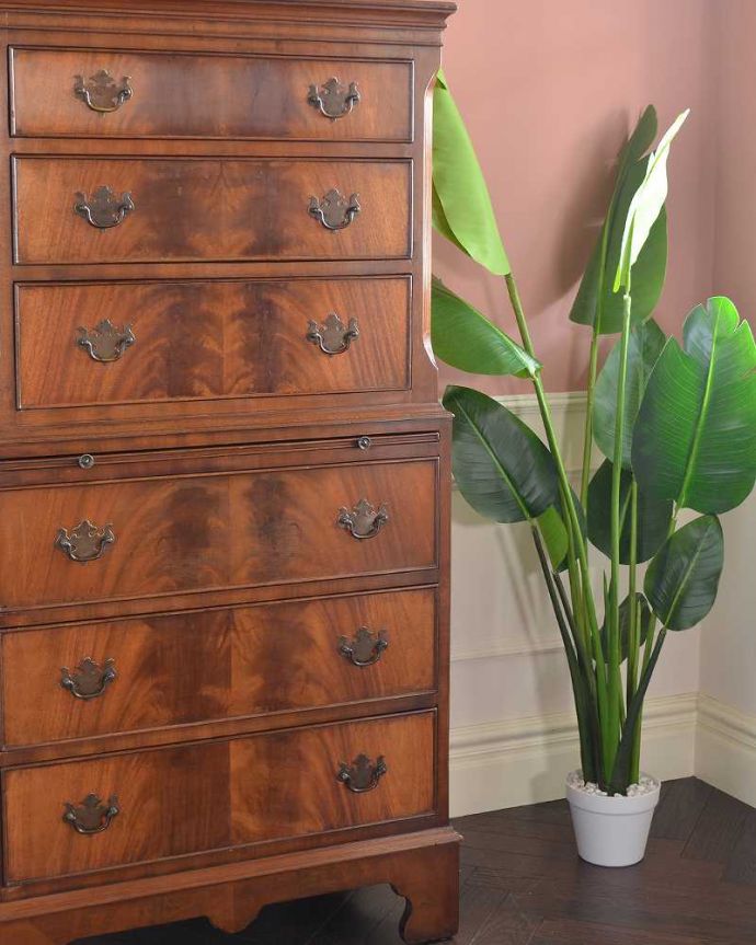 アンティークのチェスト　アンティーク家具　高級材を贅沢に使用したアンティーク家具、トールボーイ６段チェスト。木目のツヤツヤ感。(k-2563-f)