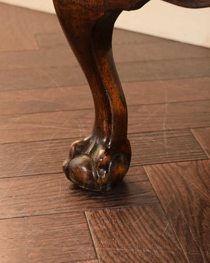 ビューロー　アンティーク家具　英国輸入の美しいアンティーク家具、優雅なライティングビューロー。女性１人でラクラ運べちゃうんですHandleのアンティークは、脚の裏にフェルトキーパーをお付けしています。(k-2564-f)