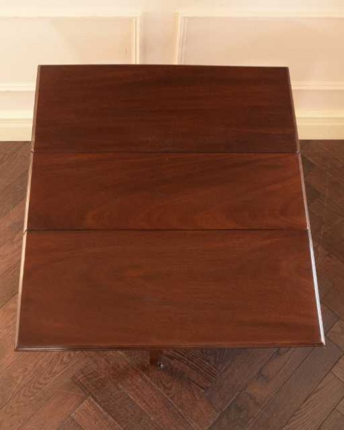 アンティークのテーブル アンティーク家具 英国の優雅なアンティーク家具、伸張式のサザーランドテーブル。天板の修復には自信があります。(k-2565-f)