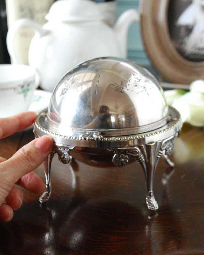 アンティーク 真鍮の雑貨　アンティーク雑貨　アンティーク シルバー(小物入れ)。とっても可愛いフォルム丸い地球型のようなフォルム。(k-2568-z)