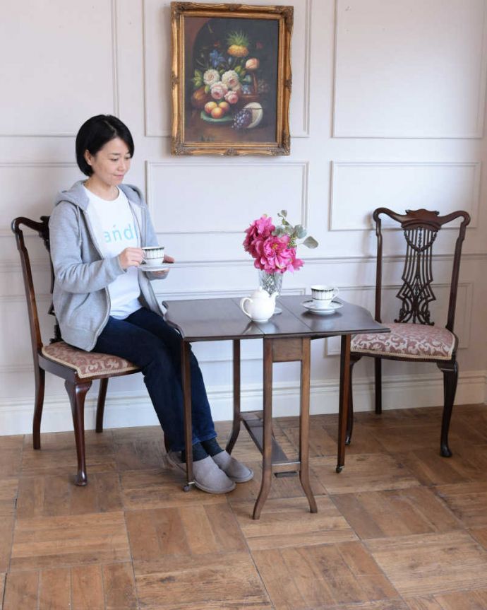 アンティークのテーブル アンティーク家具 優雅なアンティーク英国サザーランドテーブル、伸張式のゲートレッグテーブル。使い方に合わせて3通りで使えるアンティークの定番アンティーク家具の定番テーブルと言えばゲートレッグテーブル。(k-2569-f)