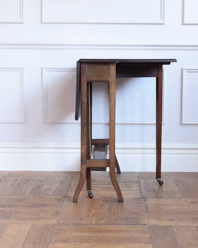 アンティークのテーブル アンティーク家具 優雅なアンティーク英国サザーランドテーブル、伸張式のゲートレッグテーブル。片方開くと・・・・片方のリーフを開くとこんな感じ。(k-2569-f)