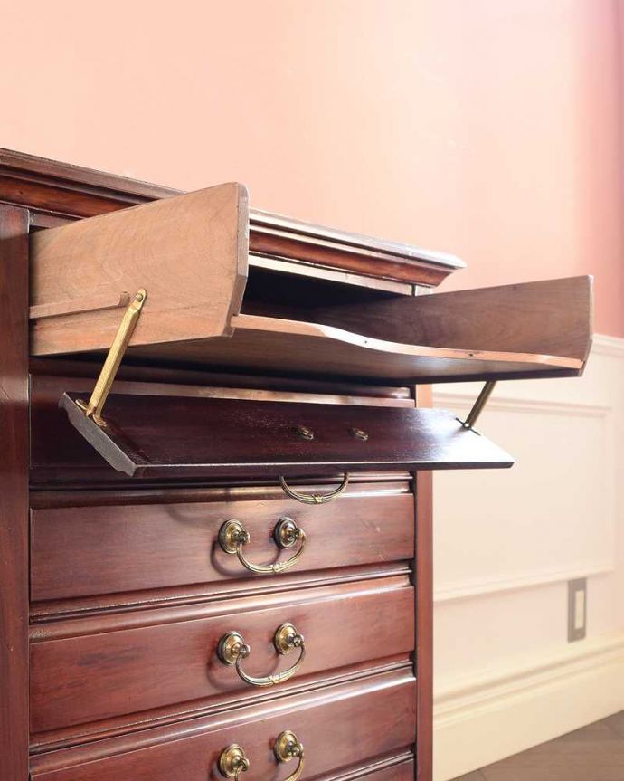 アンティークのチェスト　アンティーク家具　お洒落なアンティーク英国家具、キラっと光る優雅な取っ手付きのミュージックキャビネット。ここまで開きます楽譜が出し入れしやすいように前の板が手前に倒れるようになっています。(k-2570-f)