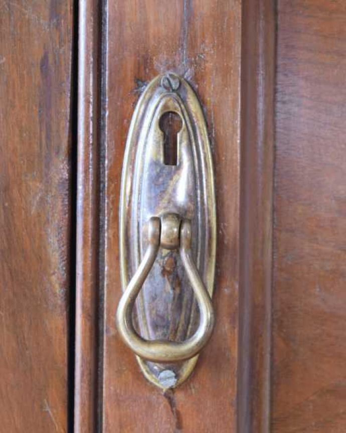 サイドボード アンティーク家具 グリーンのタイルと真っ黒な天然石が美しい英国アンティークのウォッシュスタンド。扉の取っ手もステキアンティークらしい素敵なデザインが魅力。(k-2571-f)