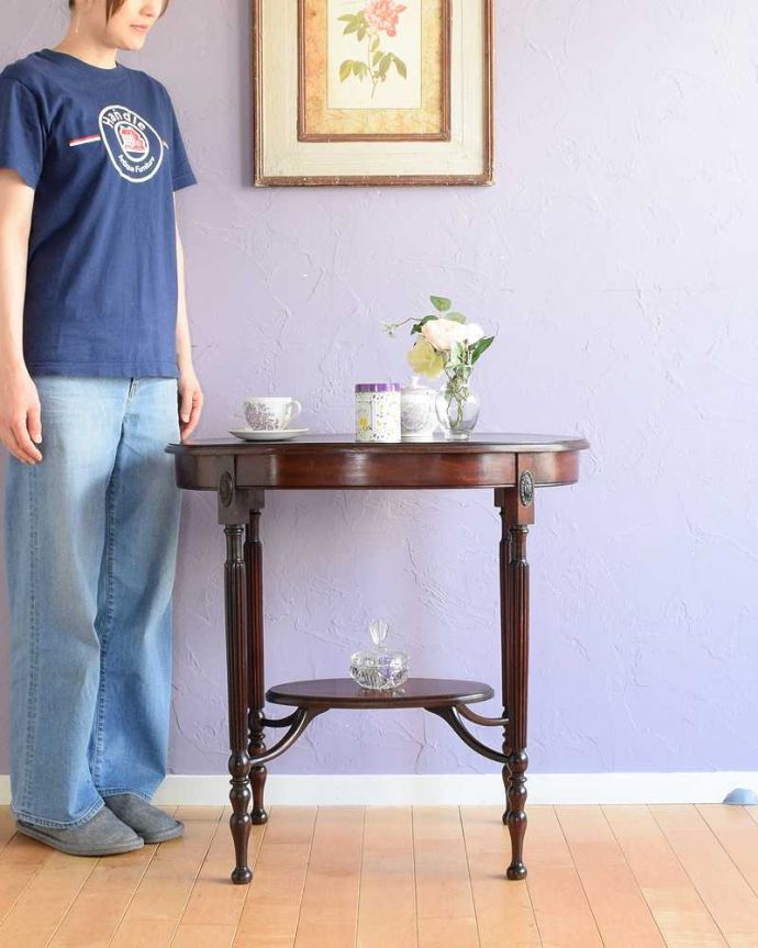 アンティークのオケージョナルテーブル