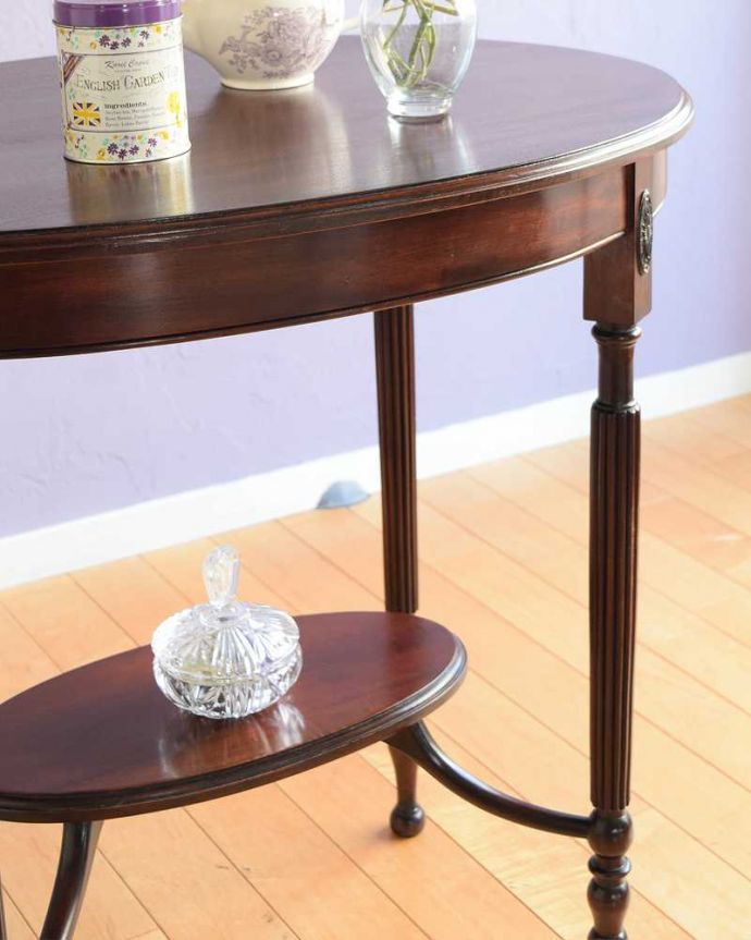 英国のアンティーク家具らしいデザイン